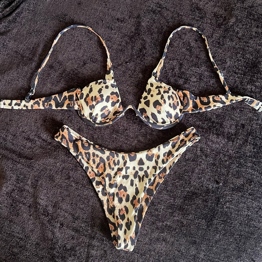 Leopard bikini